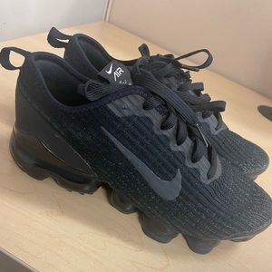 Nike Air Vapormax Flyknit 3 black size 6Y BIG KIDS